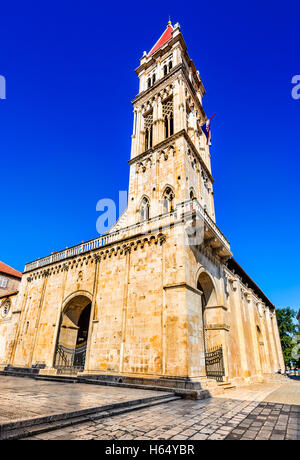 Trogir, Croazia. La città vecchia dalla Dalmazia centrale, visto dal campanile della cattedrale di San Lorenzo. Foto Stock