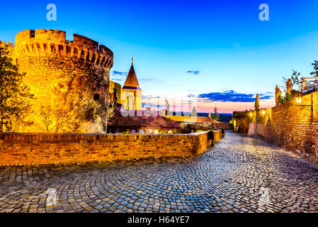 A Belgrado, in Serbia. Fortezza di Kalemegdan nella notte, antica Singidunum. Storico più importante capitale serba città. Foto Stock