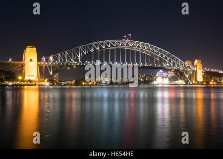 Il Sydney Harbour Bridge, la principale attrazione turistica di Sydney Foto Stock