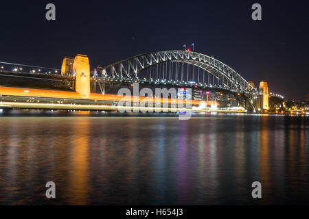 Il Sydney Harbour Bridge, la principale attrazione turistica di Sydney Foto Stock