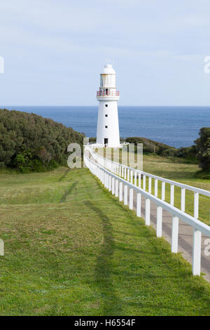 Cape Otway è situato nella Great Ocean Road e il suo faro è iconico Foto Stock