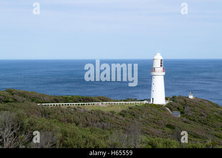 Cape Otway è situato nella Great Ocean Road e il suo faro è iconico Foto Stock