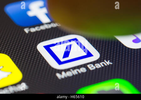 Deutsche Bank online banking app close up su iPhone smart schermata telefono Foto Stock