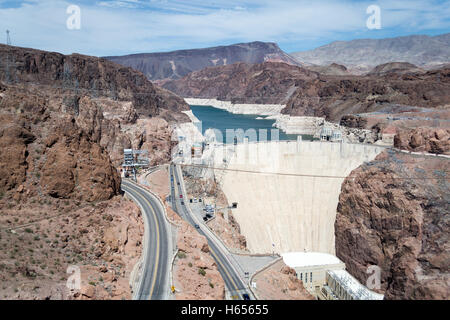 La diga di Hoover è situato al limite tra il Nevada e Arizona Foto Stock