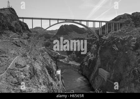 La diga di Hoover è situato al limite tra il Nevada e Arizona Foto Stock