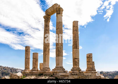 Vista del tempio di Ercole in Amman, Giordania. Si tratta della più importante struttura romana nella cittadella di Amman. Foto Stock