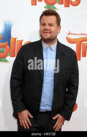 Westwood, ca. 23 Ott, 2016. James Corden alla premiere di XX Century Fox "Troll' al Regency Village Theatre su ottobre 23, 2016 a Westwood, California. Credito: David Edwards/media/punzone Alamy Live News Foto Stock