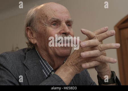 Kiev, Ucraina. 16 Ago, 2013. Un noto economista ucraino, philantrophist e figura pubblica BOHDAN HAWRYLYSHYN morti di età compresa tra 90 a Kiev, Ucraina, Ott24, 2016. © Sergii Kharchenko/ZUMA filo/Alamy Live News Foto Stock