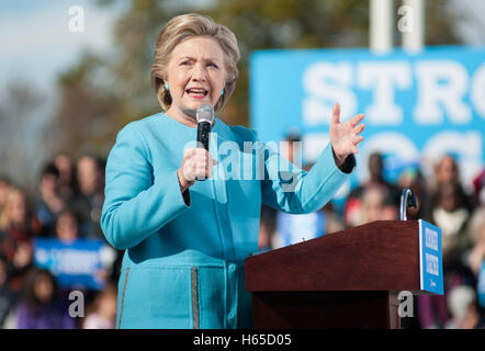 Manchester, New Hampshire, STATI UNITI D'AMERICA 24 Ott 2016 Candidato presidenziale democratica Hillary Clinton parla di Manchester, New Hampshire, Stati Uniti d'America. Credito: Andrew Cline/Alamy Live News Foto Stock