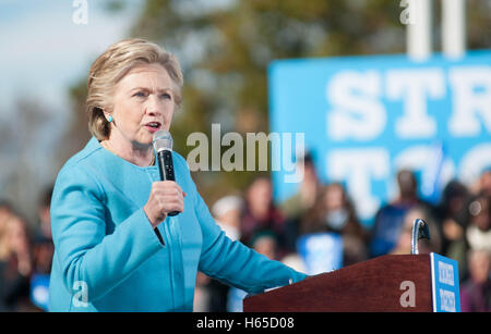 Manchester, New Hampshire, STATI UNITI D'AMERICA 24 Ott 2016 Candidato presidenziale democratica Hillary Clinton parla di Manchester, New Hampshire, Stati Uniti d'America. Credito: Andrew Cline/Alamy Live News Foto Stock