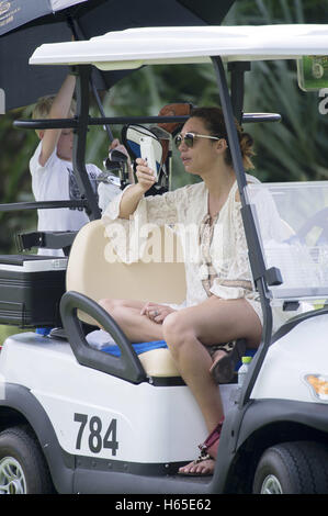 Lilly Becker e suo figlio Amadeus durante il Mondo Celebrità Pro-Am 2016 Mission Hills Cina Torneo di Golf al Blackstone Corso su ottobre 23, 2016 in Haikou, Hainan provincia della Cina. | Verwendung weltweit Foto Stock