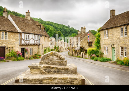 Castle Combe, villaggio Costwold Foto Stock