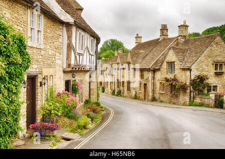 Villaggio di Castle Combe Foto Stock