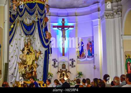 Chiesa nella celebrazione del santo patrono, la Madonna del Carmine. Foto Stock