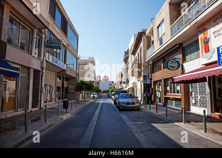 Limassol (Lemesos), Cipro - Luglio 17, 2015: strade di una città vecchia Foto Stock