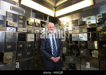 Solo uso editoriale ex comandante di polizia Pietro Spindler a Hatton Garden Safe Deposit in Hatton Garden di Londra, che è stato al centro di un alto profilo heist nel 2015 da una banda di criminali di carriera che ha rubato &pound;14 milioni di gioielli. Foto Stock