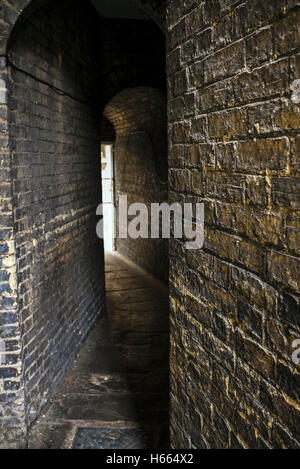 Vicolo stretto, costruito nel periodo vittoriano, Cambridge, Regno Unito Foto Stock