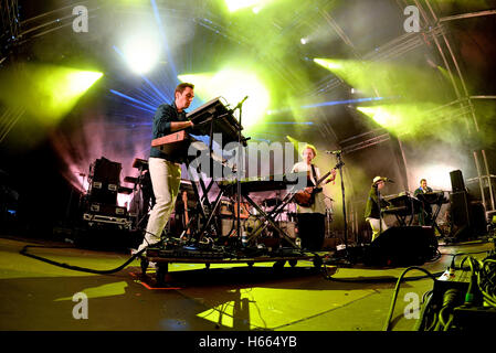 Barcellona - Jun 19: Hot Chip (electronic music band) suona al Festival Sonar a giugno 19, 2015 a Barcellona, Spagna. Foto Stock