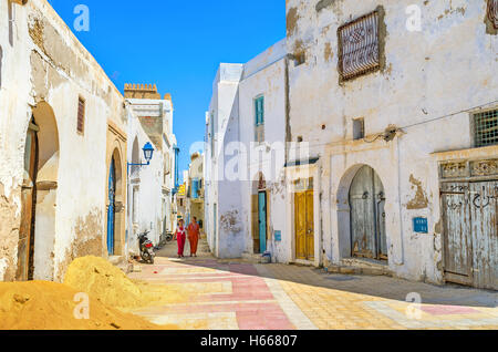 Gli edifici in Medina sono molto vecchi, in modo tale che le persone hanno per ripristinare le loro case molto spesso Foto Stock