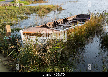 Barche da pesca sul Lough Currane, Waterville, Ring of Kerry, Irlanda Foto Stock