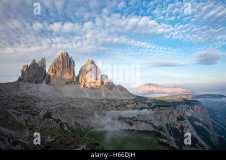 Alba luce sulle Tre Cime di Lavaredo, Sesto Dolomiti Alto Adige - Italia Foto Stock