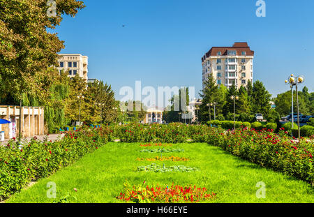 Vicolo della gioventù a Bishkek, Kirghizistan Foto Stock