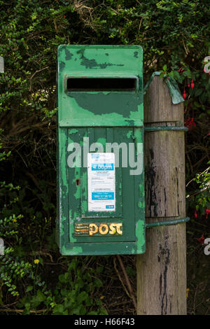 Un post, lettera distacco scatola in Ballinspittle, vicino alla vecchia testa di Kinsale, County Cork, Irlanda Foto Stock