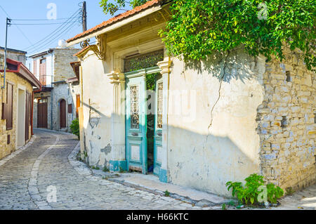 Il villaggio turistico di Lefkara è pieno di vecchie case abbandonate, situato sulle strade medievali, Cipro. Foto Stock