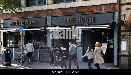 Wetherspoons 'Il Bridge House' in Bedford Street, Belfast, Irlanda del Nord. Foto Stock
