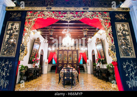 Sala da pranzo dalla lobby, Pinang Peranakan, Museo Lebuh Gereja, Georgetown, Penang, Malaysia Foto Stock