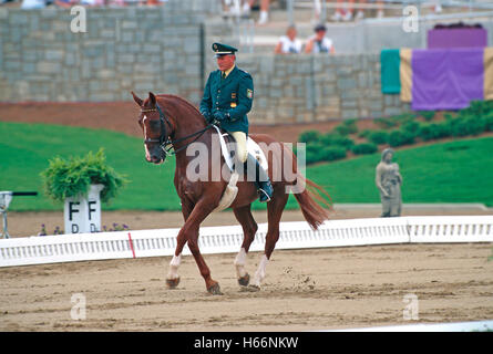 I Giochi olimpici di Atlanta del 1996, Klaus Balkenhol (GER) Goldstern equitazione Foto Stock