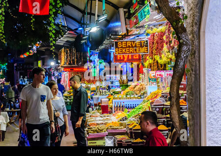 Negozi nel mercato di Fethiye, Turchia. Foto Stock