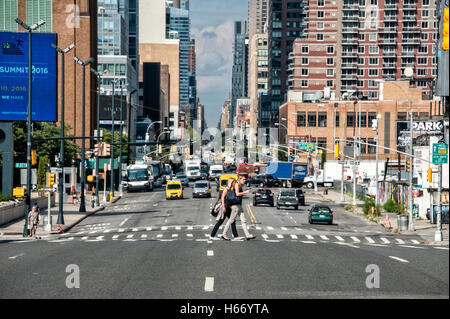 West End Avenue, 11th Avenue sul fiume Hudson, attraversamento pedonale, lato ovest, Manhattan New York City Foto Stock