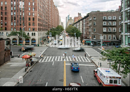 Vista dalla linea alta Park a 10th Avenue West 23rd Street, West Side, Manhattan New York City Foto Stock