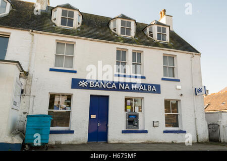 Bank of Scotland segno scritto in gaelico in l'Isola di Skye città di Broadford, Isola di Skye, Scotland, Regno Unito Foto Stock