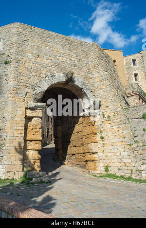 Antico insediamento Etrusco gateway in pareti di Volterra, Toscana, Italia, UE, Europa Foto Stock