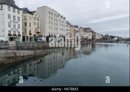 St Peter Port Guernsey, Isole del Canale, visto dal porto. Foto Stock