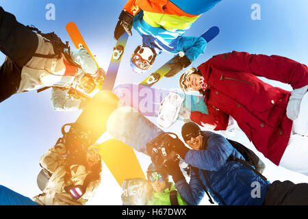 Gruppo amici amanti dello snowboard Sci Snowboard Sci Foto Stock