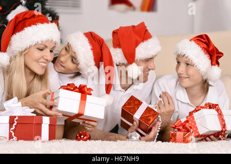 Famiglia per celebrare il nuovo anno Foto Stock