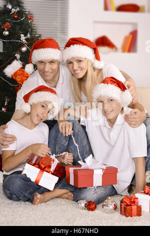 Famiglia per celebrare il nuovo anno Foto Stock