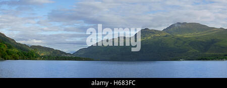 Ben Lomond guardando a nord sul Loch Lomond, Highlands scozzesi, Scozia Foto Stock