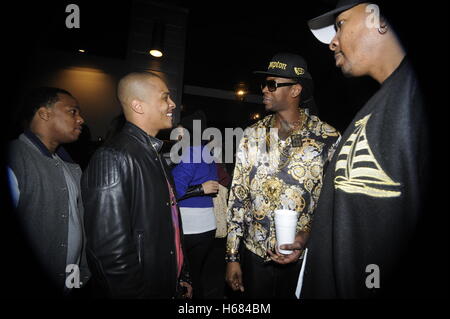 (L-R) esclusivo: Rappers T.I. e 2 Chainz assiste i giovani Jeezy e 2 Chainz 'RIP' Musica Video a Graystone Manor nel febbraio 11, 2013 a Los Angeles, California. Foto Stock