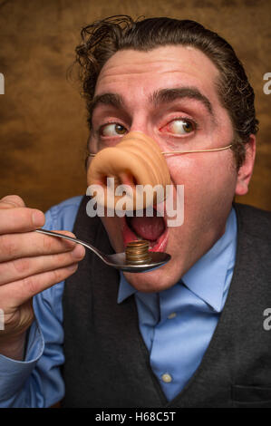 Silly pig uomo mangiare perdere cambiare per il settore bancario avidità immagine Foto Stock