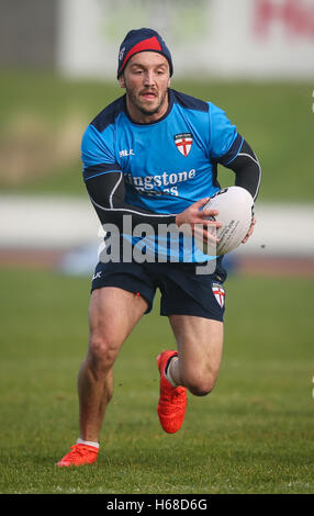 Josh Hodgson in Inghilterra durante una sessione di allenamento al South Leeds Stadium. PREMERE ASSOCIAZIONE foto. Data foto: Martedì 25 ottobre 2016. Vedi la storia della PA RugbyL Inghilterra. Il credito fotografico deve essere: Danny Lawson/PA Wire. RESTRIZIONI: Solo per uso editoriale, Nessun uso commerciale senza previa autorizzazione, si prega di contattare PA Images per ulteriori informazioni: Tel: +44 (0) 115 8447447. Foto Stock