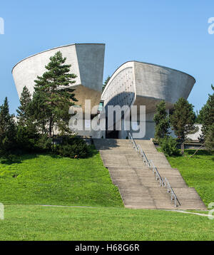 Banska Bystrica, Slovacchia - 07 agosto 2015: moderno edificio del Museo della Rivolta Nazionale Slovacca di Banska Bystrica, Slova Foto Stock