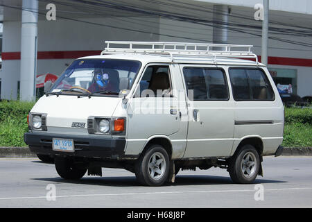 CHIANGMAI, Tailandia - 8 ottobre 2016: Vecchia Toyota Liteace pulmino privato. Sulla strada No.1001, 8 km da Chiangmai Area Business. Foto Stock