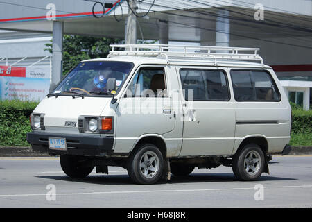 CHIANGMAI, Tailandia - 8 ottobre 2016: Vecchia Toyota Liteace pulmino privato. Sulla strada No.1001, 8 km da Chiangmai Area Business. Foto Stock