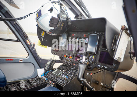 La valle del Tamigi e Chiltern Air Ambulance in corrispondenza della sua base in RAF Benson Foto Stock