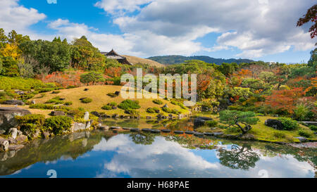 Giapponese di Kyoto Giardino Zen con colori autunnali - Kyoto Giappone Asia Foto Stock