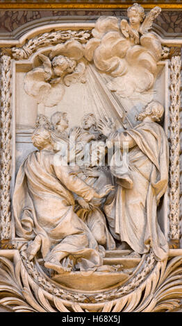 Roma, Italia - 10 Marzo 2016: Il rilievo della scena della vita di San Simone apostolo di Salvatore Bercari (18. cent.). Foto Stock